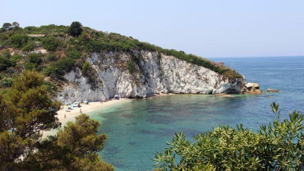 Guasto a cavo sottomarino Terna, l'isola d'Elba senza corrente: blackout totale di quasi due ore