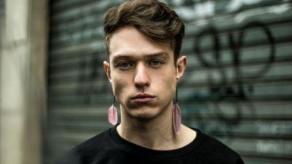 Irama: "Il successo? Rimango con i piedi per terra e mi concentro sulle persone"