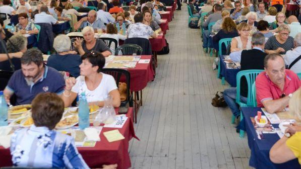Treviso, cena indigesta per i leghisti: in cinquanta ko alla Sagra del radicchio (e nessun altro)