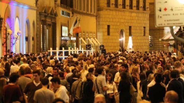 Milano, è Vogue Fashion Night Out 2017: collezioni, gadget e DJ-set