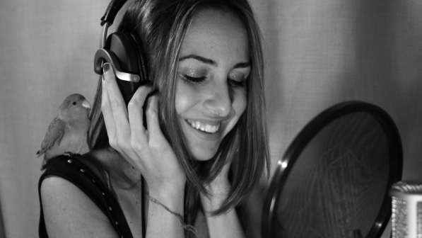 Federica Abbate non si nasconde più dietro i grandi successi: "Sogno di scrivere per la Pausini ma ora canto le mie canzoni"