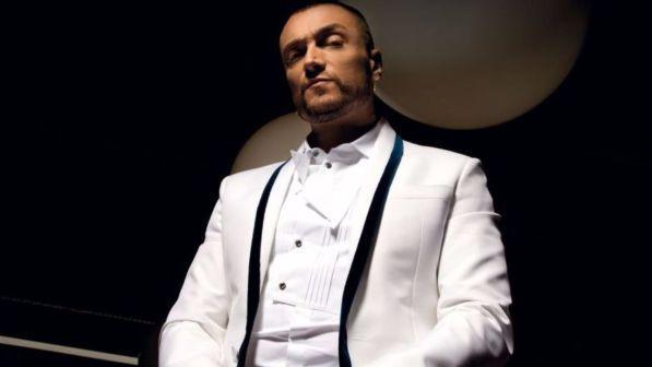 Guè Pequeno, un "Gentleman" che si fa in tre