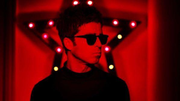 Noel Gallagher, ecco "Who built the moon?": "Sono un rivoluzionario e faccio rock... senza urlare"