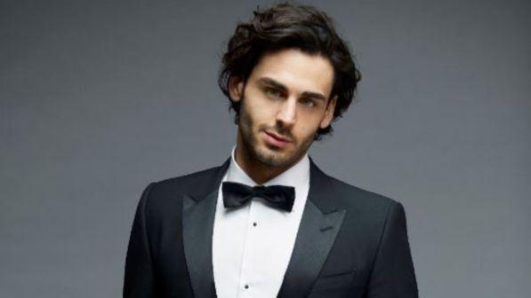Alberto Urso: "Parto in tour nei teatri con l'orchestra dal vivo, sogno Sanremo ma resto sempre con i piedi per terra"