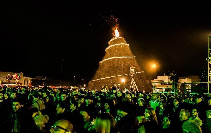 Novoli: un falò gigante per festeggiare Sant'Antonio Abate