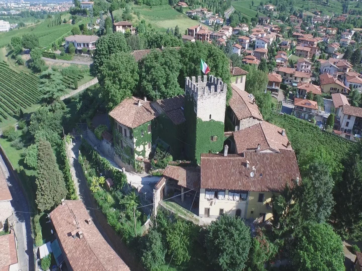 Castello di Grumello: passeggiate senza tempo e bambini in vendemmia