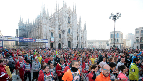 Stramilano 2016, festa per 63mila partecipanti tra divertimento e colore