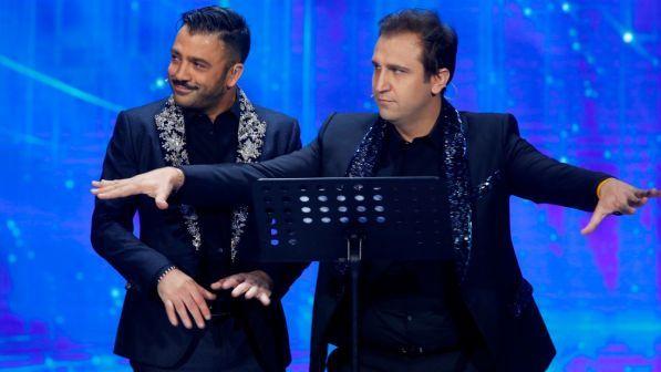 Pio e Amedeo scrivono a Maria De Filippi: "Non vorremmo lasciarti mai...vorremmo essere tuoi figli"