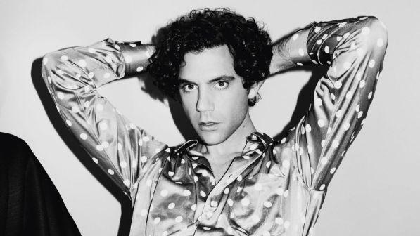 Mika racconta il suo passato difficile: "Col nuovo disco volevo prendere le distanze da me stesso"