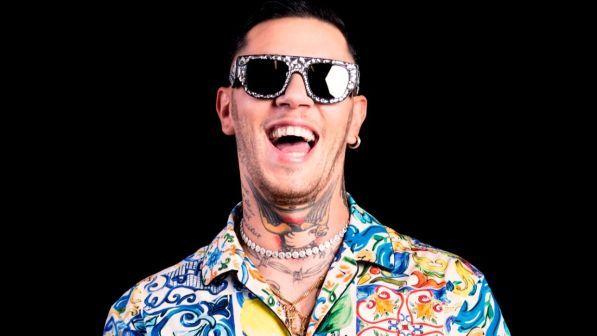 Emis Killa: "Venite con me, vi porto sull'otto volante del divertimento"