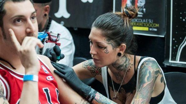Tatuaggi, una passione tutta da studiare: il 12,8% in Italia è tatuato