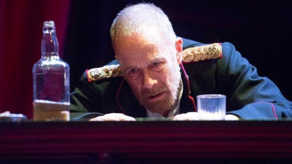 Gabriele Lavia: "L'ancora di salvezza al naufragio dell'umanità?Tornare a leggere libri..."