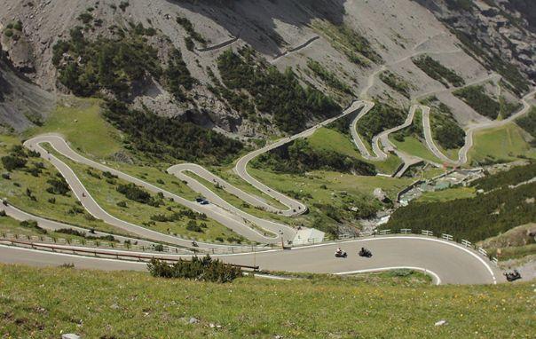 Il Clan Moto Guzzi sullo Stelvio il primo luglio