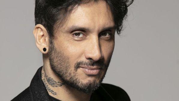 Fabrizio Moro e il suo bisogno di credere: "Nella vita, oltre alla libertà, va ricercata la fede"
