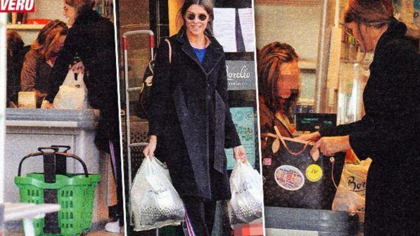 Cristina Chiabotto al supermercato pensando al suo Marco