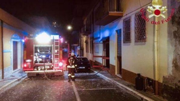 Attentato contro sede Pd in Sardegna, si cercano due uomini