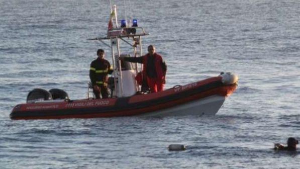 Roma, fa bagno in lago Castel Gandolfo e non riemerge:ricerche