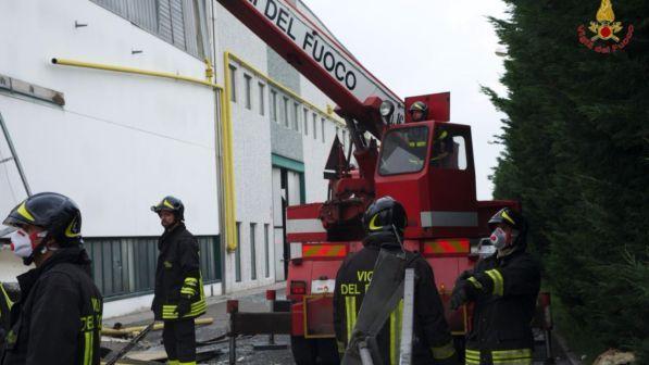 Fiamme in appartamento a Roma, evacuato intero palazzo