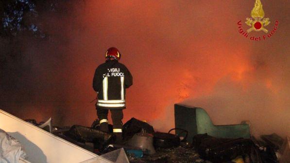 Fiamme in un appartamento a Pistoia, grave una donna
