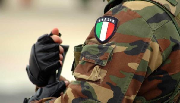 Mini naja, la protesta degli studenti