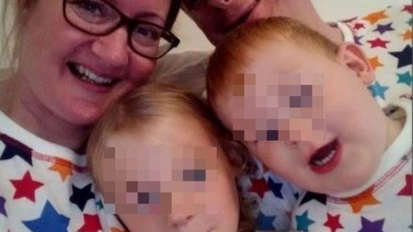 Mamma malata terminale scrive per i suoi bimbi cartoline di Natale da aprire quando lei non ci sarà più