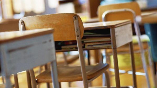 Falsi diplomi per lavorare nelle scuole del Nord, revoche e licenziamenti per 5 bidelli: 4 salernitani e uno veneto