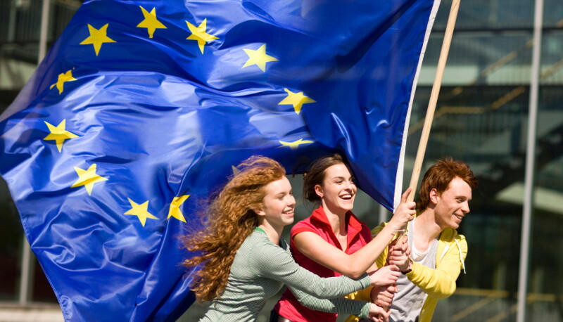 L’Ue piace ai giovani: 8 ragazzi su 10 si sentono cittadini europei