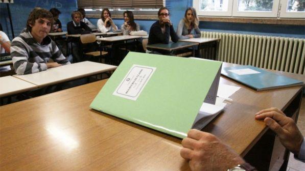 Firenze, picchia la prof che gli chiede il cellulare | Lei non lo denuncia