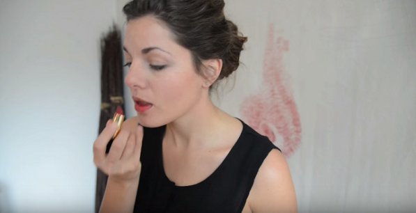 Alexis Fraser, l'artista canadese che dipinge coi baci