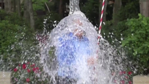 sla,bill gates,Mark Zuckerberg,Elon Musk,Ryan Seacrest,Chris Anderson,Ice Bucket Challenge