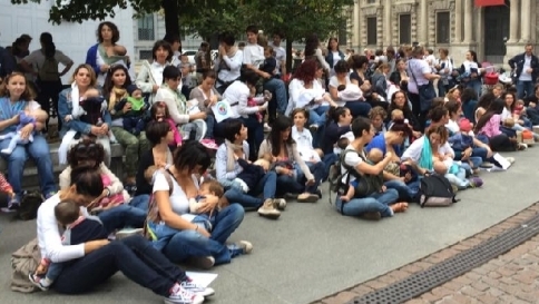sam2014 allattamento mamme flashmob madri allattano