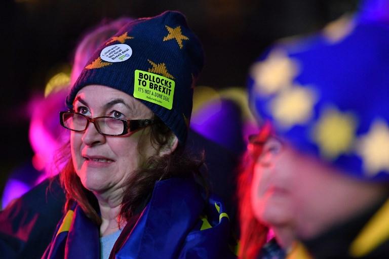Brexit, la folla festeggia dopo il no all accordo