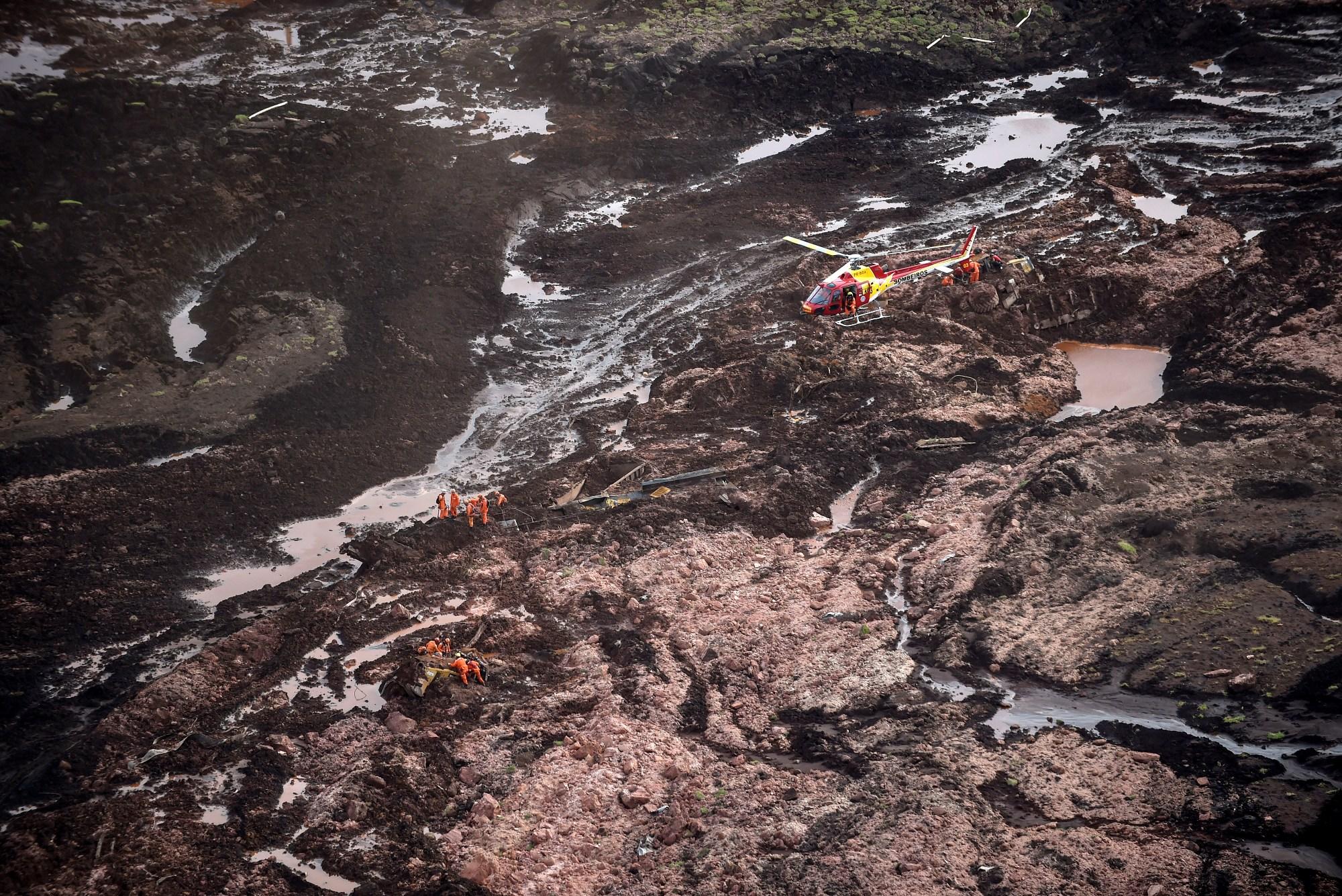 Il crollo della diga in Brasile ha sepolto 300 persone Il crollo della diga in Brasile ha sepolto 300 persone
