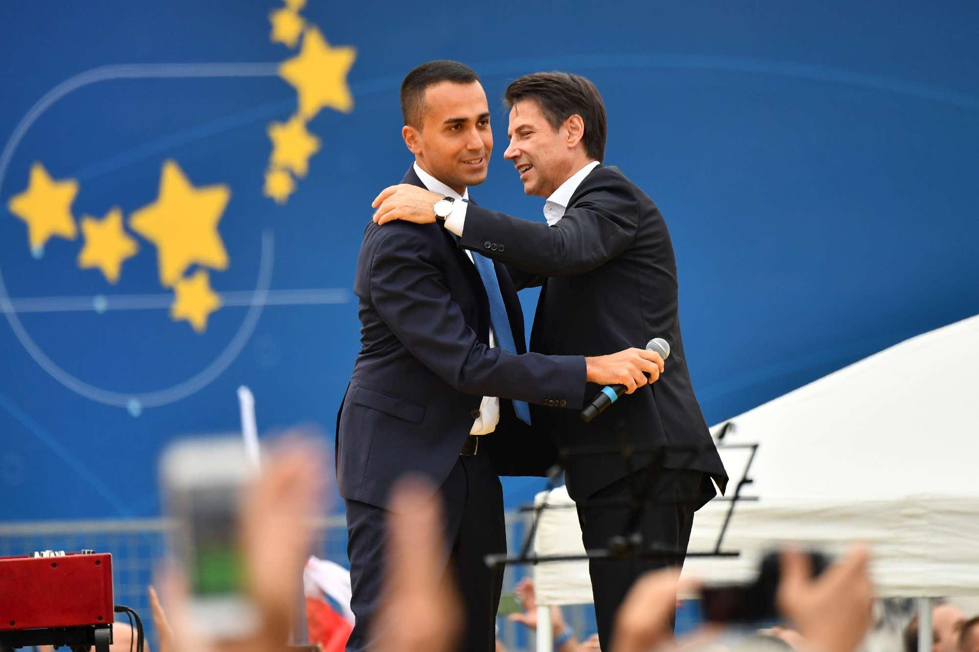 Italia 5 Stelle: sul palco Conte, Casaleggio e Grillo