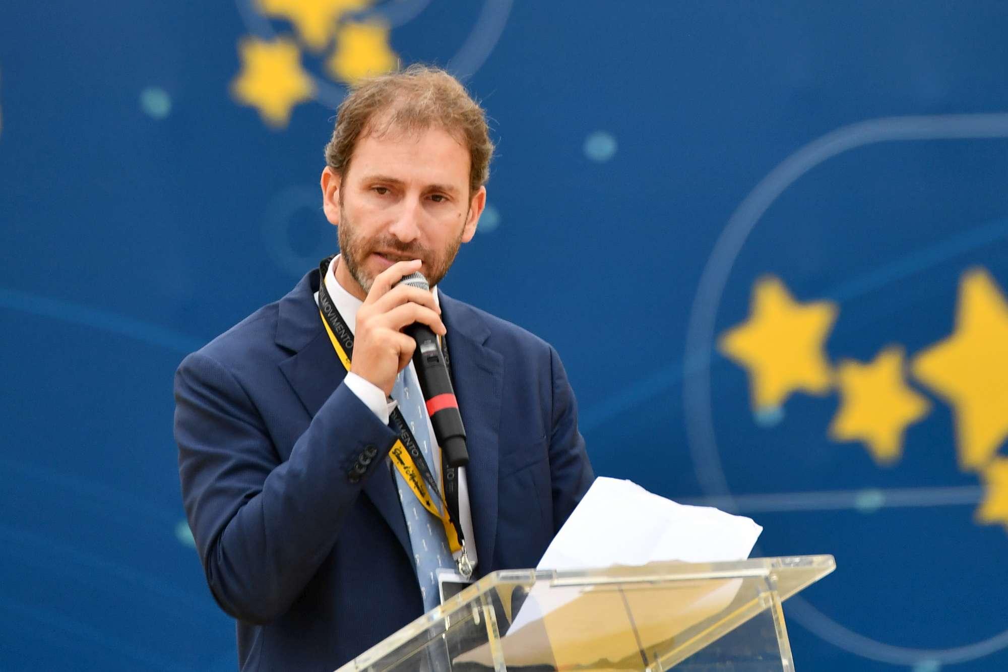 Italia 5 Stelle: sul palco Conte, Casaleggio e Grillo