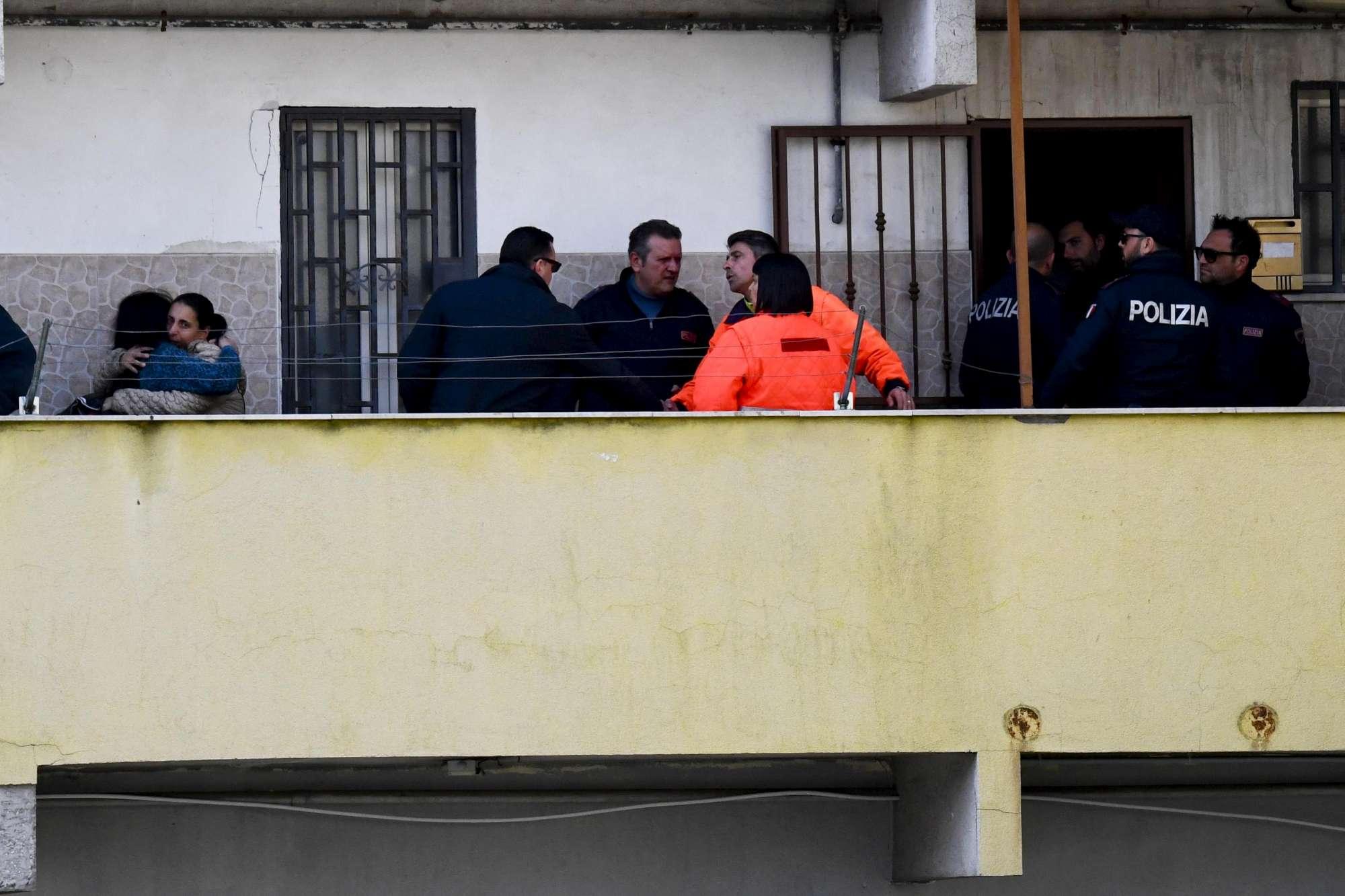 Napoli, donna uccisa a colpi di stampelle: arrestato il marito
