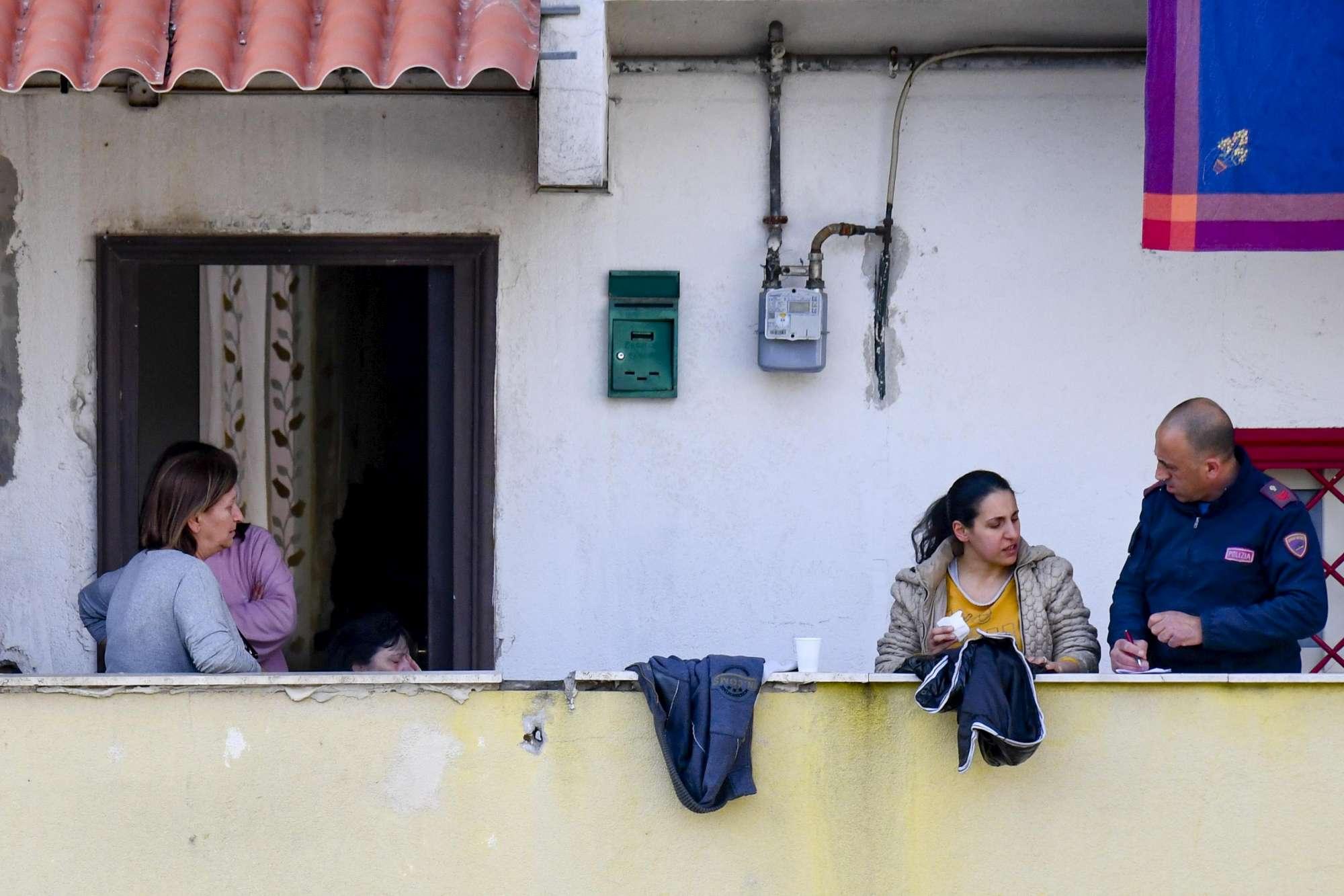 Napoli, donna uccisa a colpi di stampelle: arrestato il marito