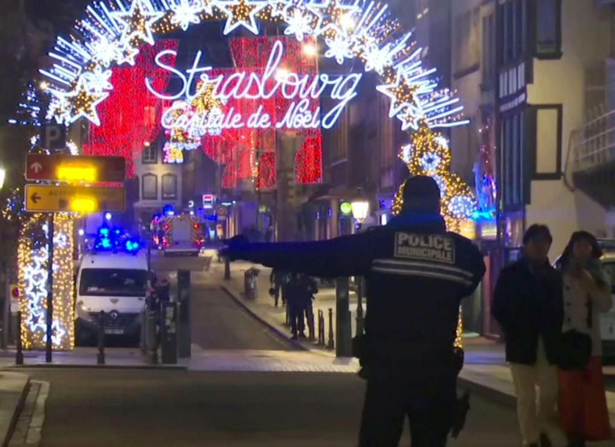 Spari al mercatino di Natale a Strasburgo: polizia ed esercito in azione