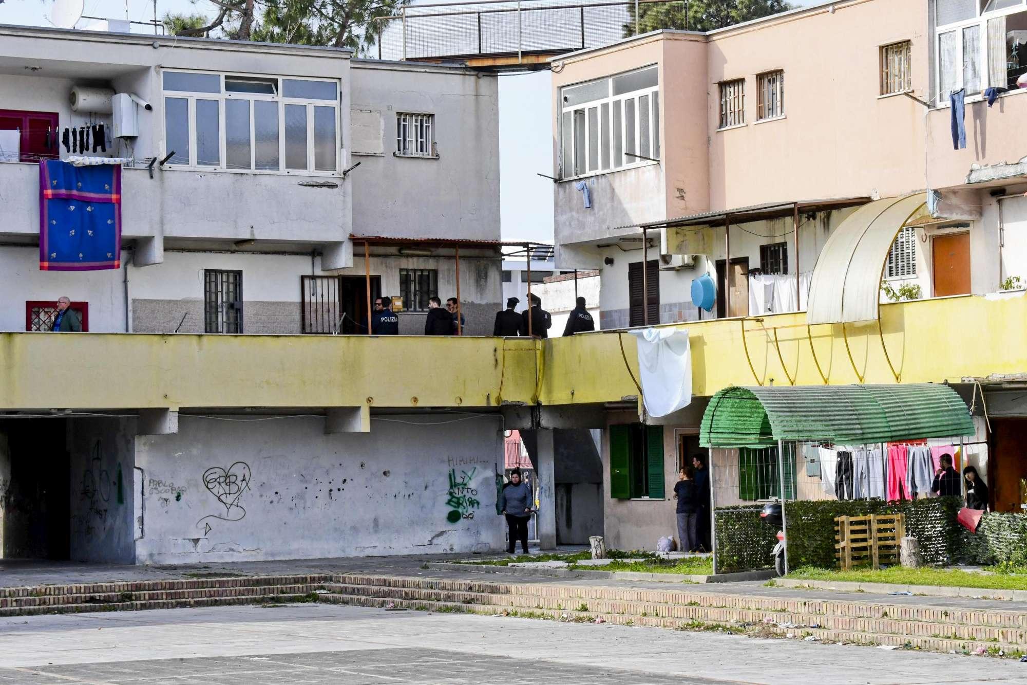 Napoli, donna uccisa a colpi di stampelle: arrestato il marito