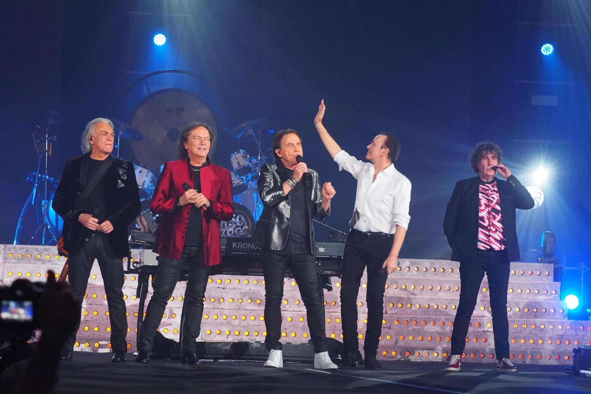 A Bologna Lultimo Concerto Dei Pooh Una Storia Lunga 50