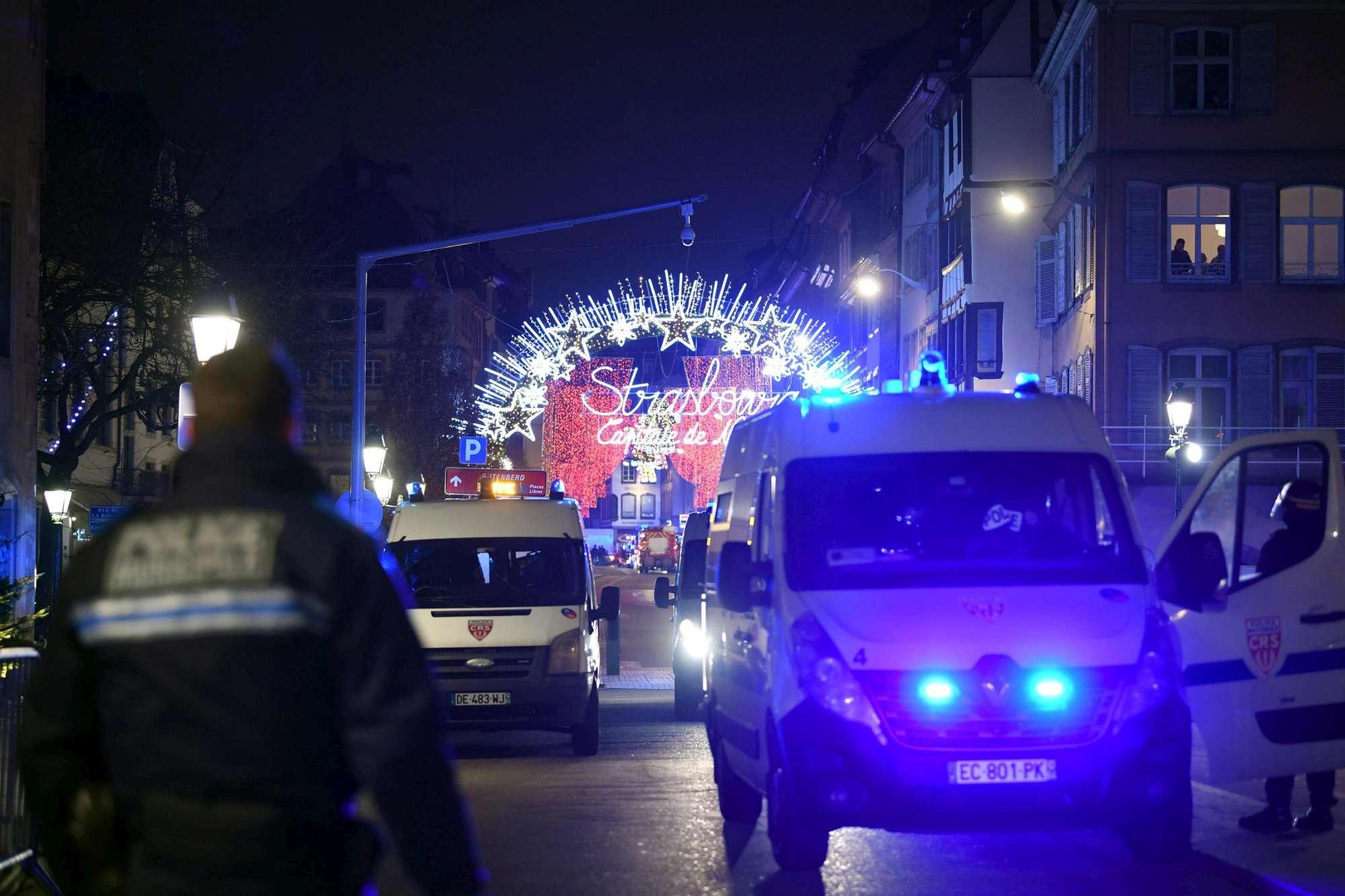 Spari al mercatino di Natale a Strasburgo: polizia ed esercito in azione