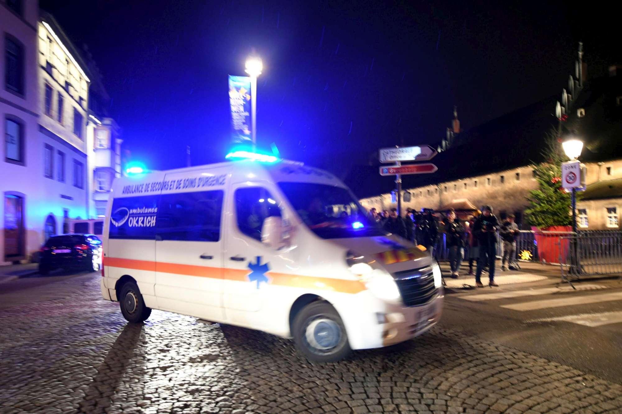 Spari al mercatino di Natale a Strasburgo: polizia ed esercito in azione