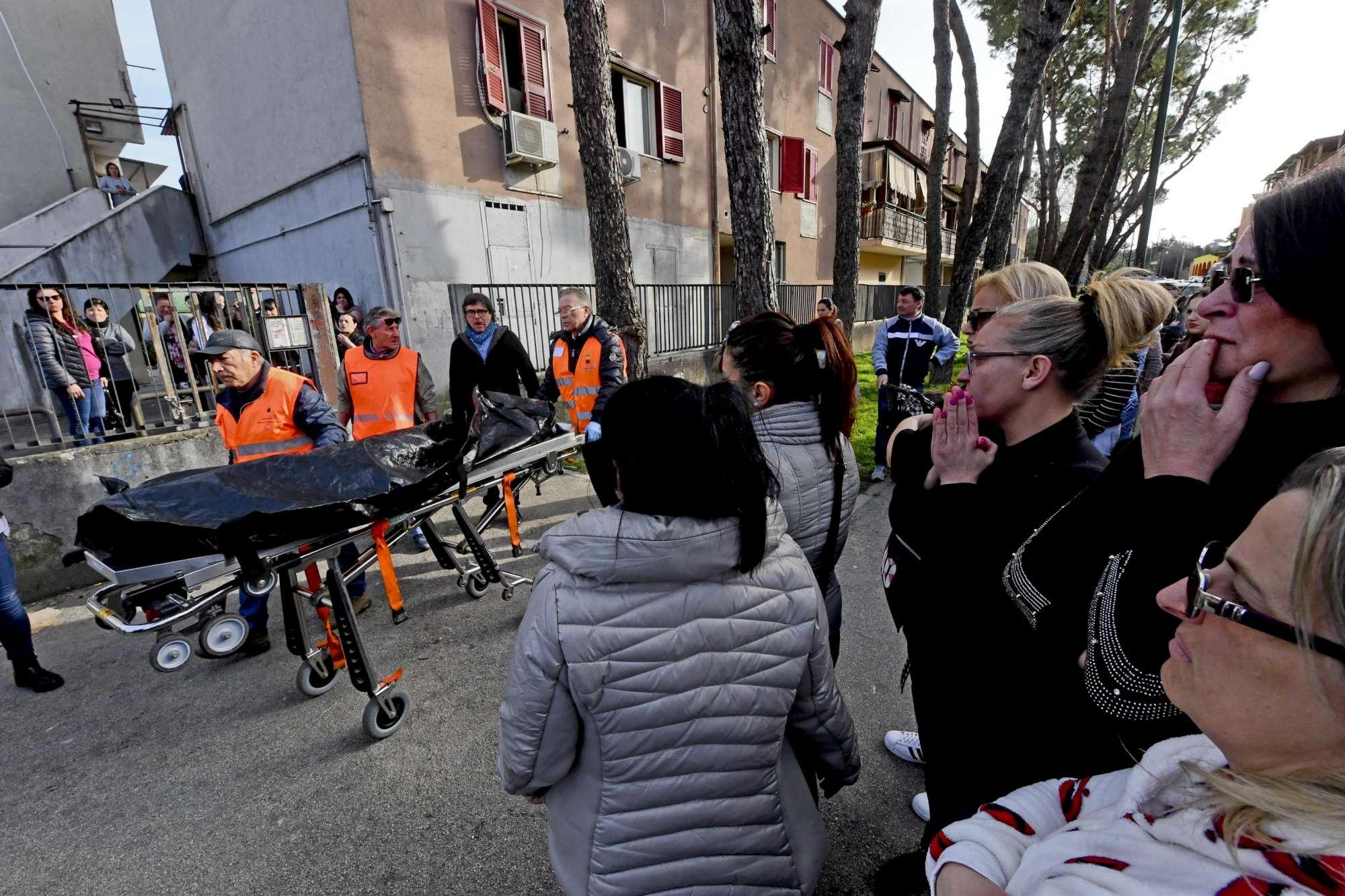 Napoli, donna uccisa a colpi di stampelle: arrestato il marito