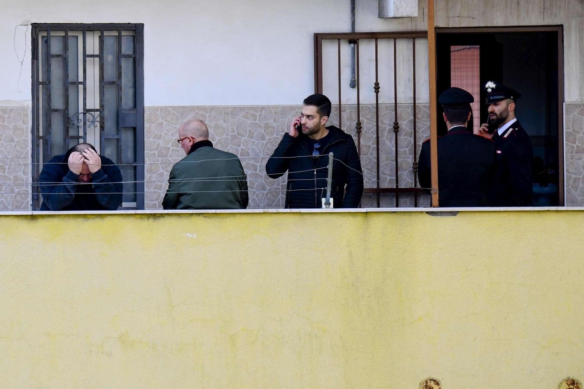 Napoli, donna uccisa a colpi di stampelle: arrestato il marito