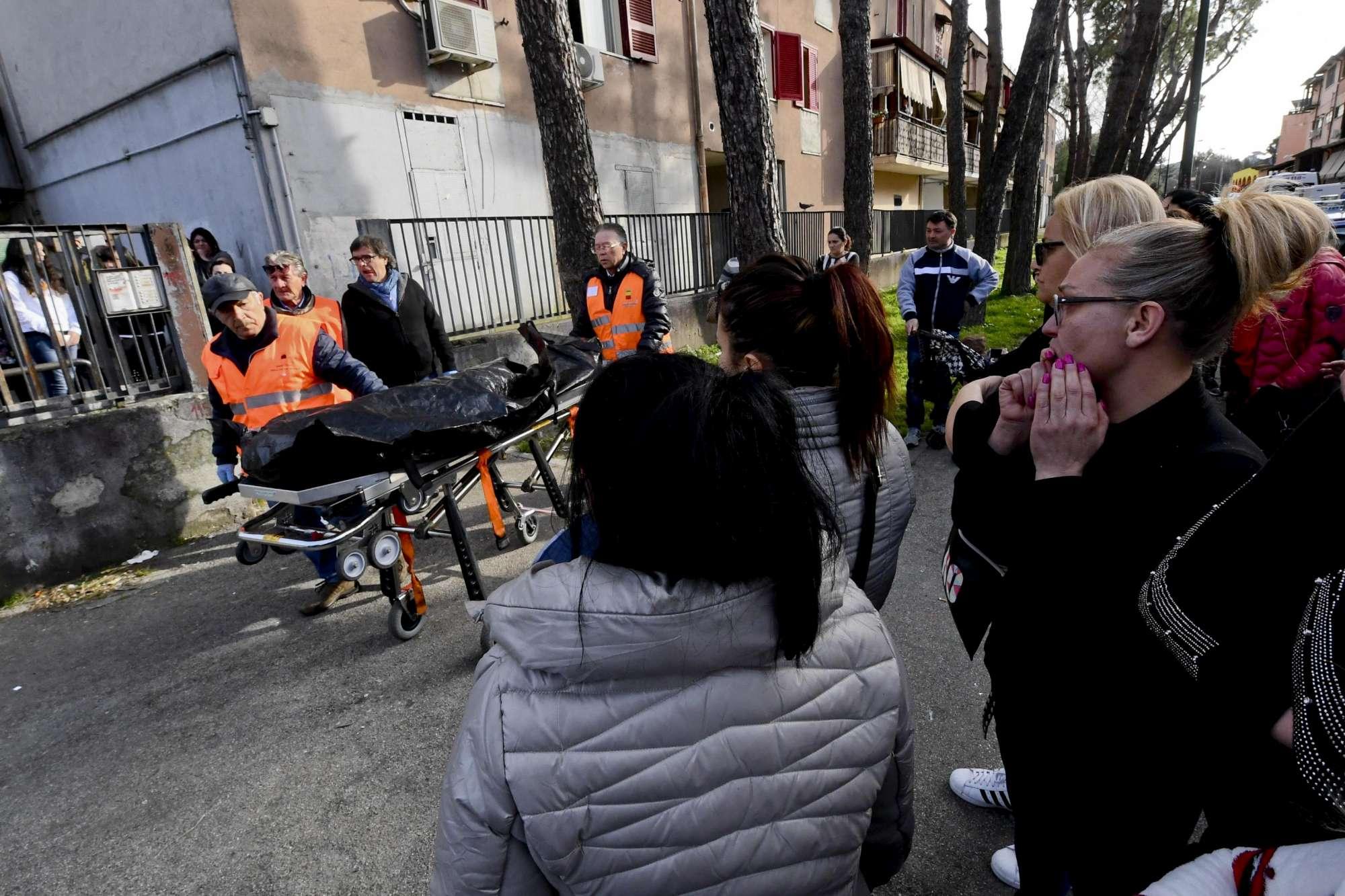Napoli, donna uccisa a colpi di stampelle: arrestato il marito