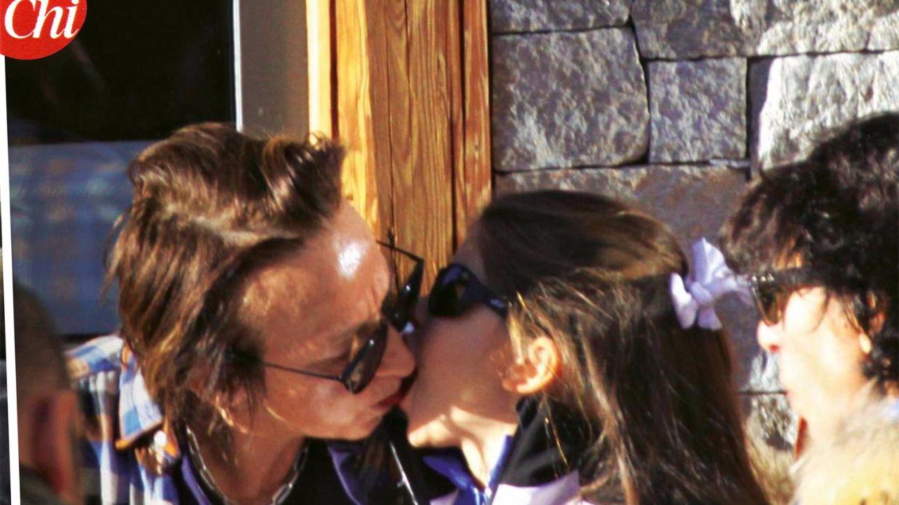 Gianna Nannini Tenera Mamma Con Penelope In Montagna Foto Tgcom24