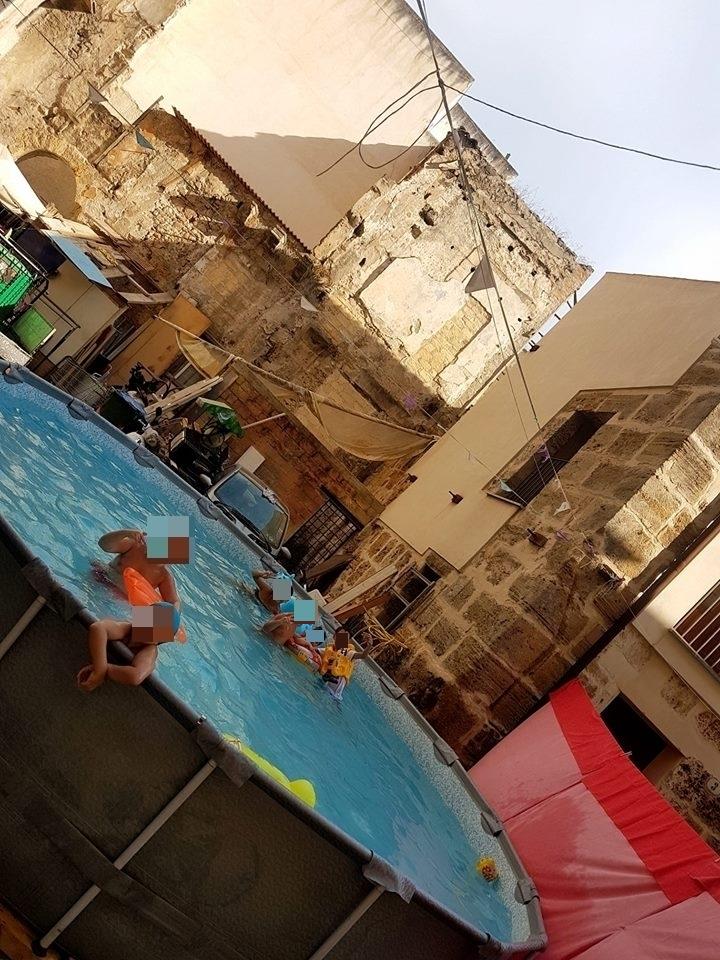 Palermo Piscina Fai Da Te Nel Quartiere Vucciria è