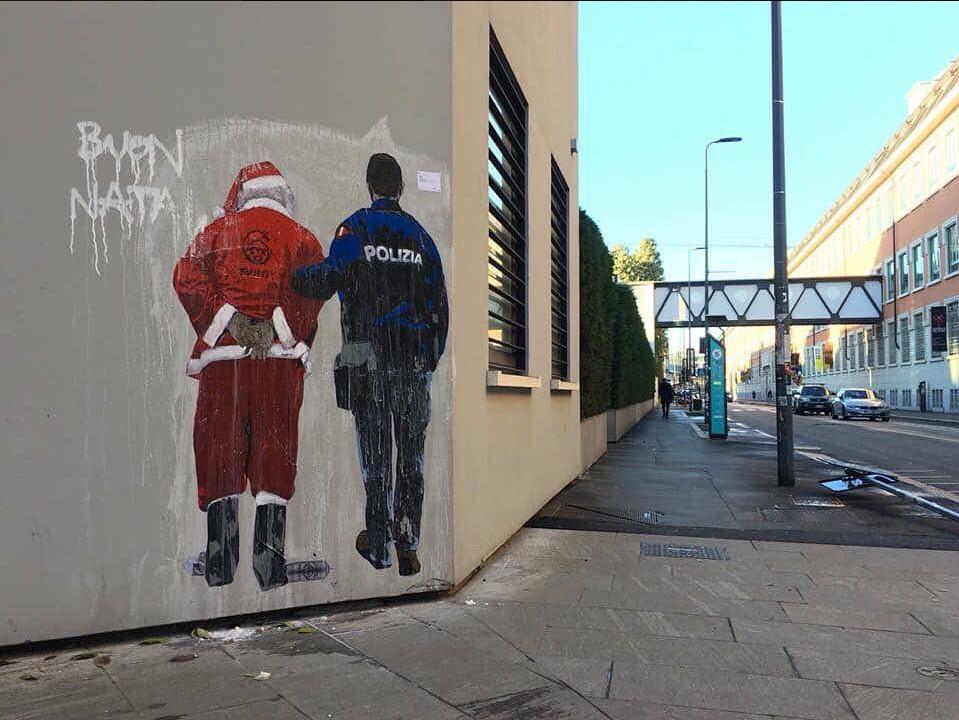 Babbo Natale turco espulso, l ultima provocazione di Tvboy