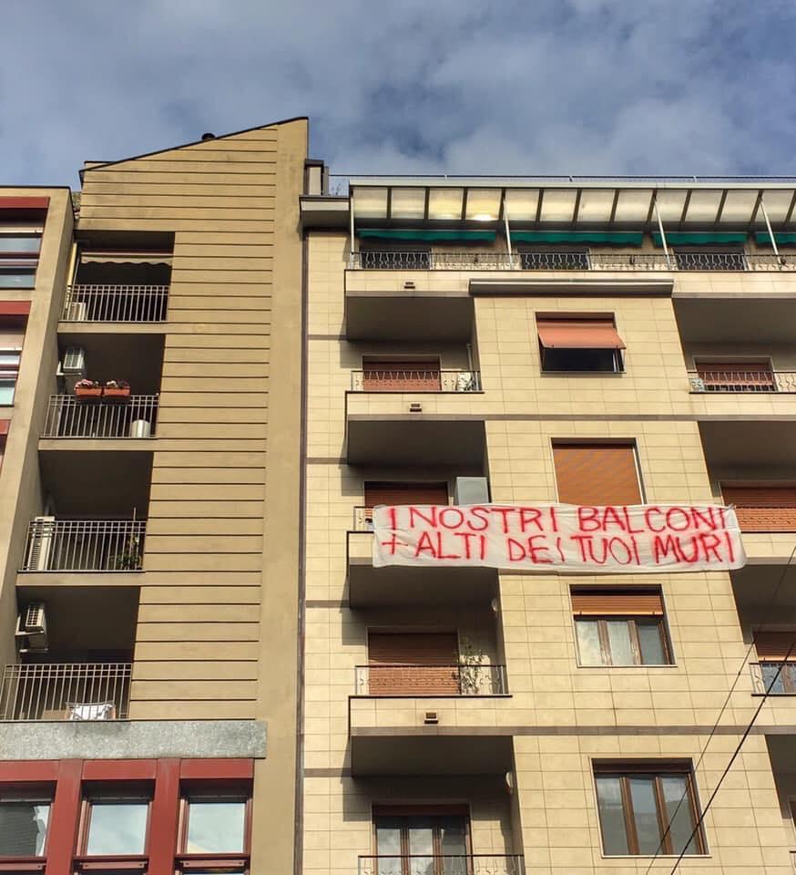 A Milano la protesta anti-Salvini monta sui balconi