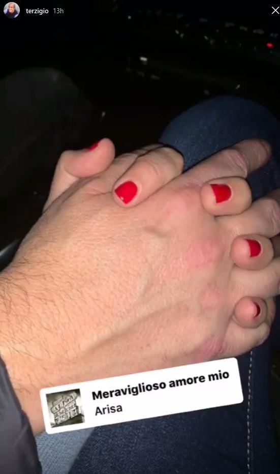 Simona Ventura E Giovanni Terzi Mano Nella Mano Ecco Il Primo